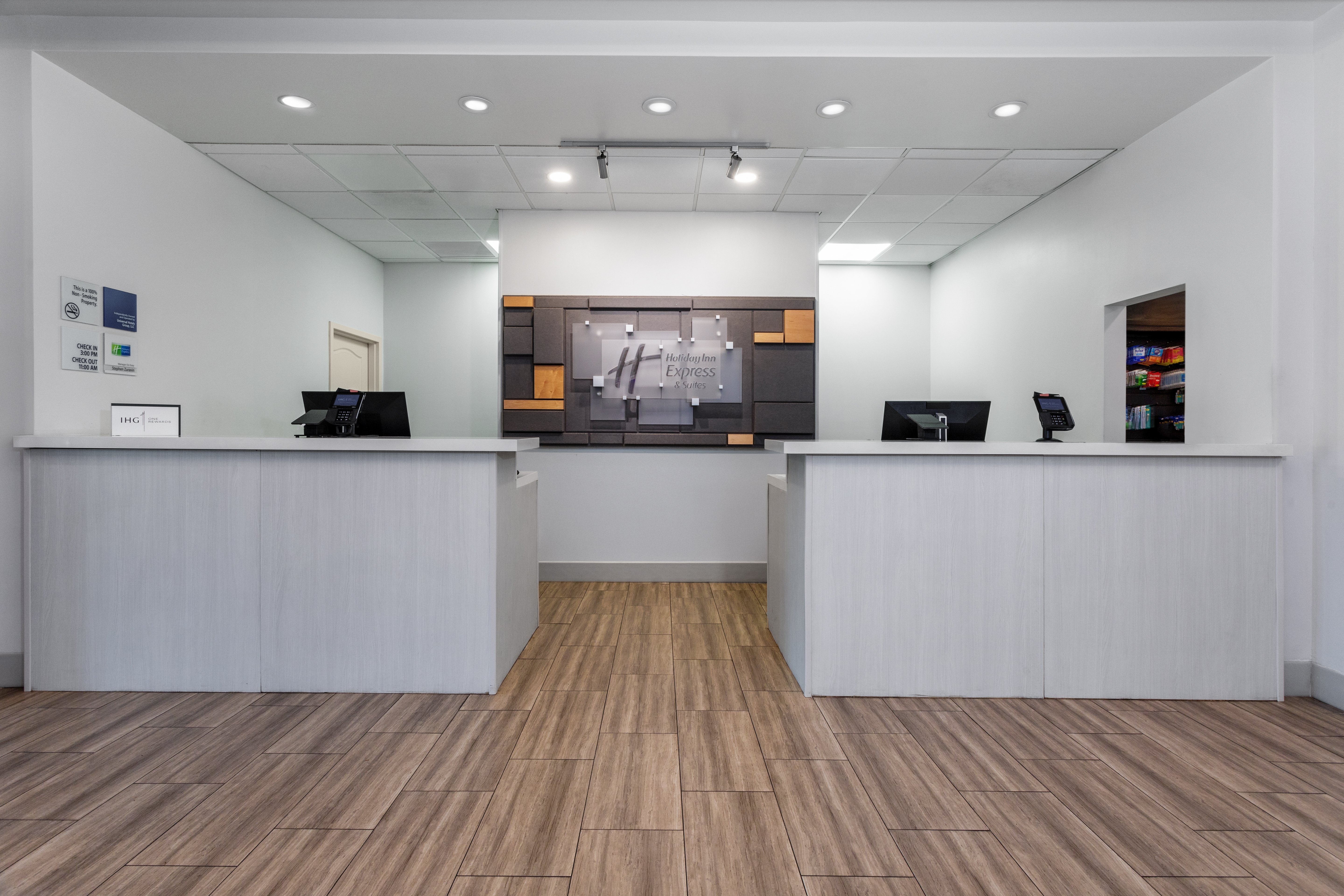 Holiday Inn Express and Suites Orlando - International Drive 9/79