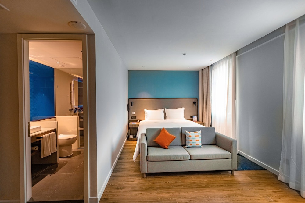 Standard, King Bed, Extra Floor Space