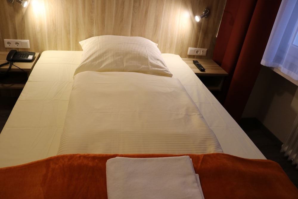 Hotel Paris 22/44