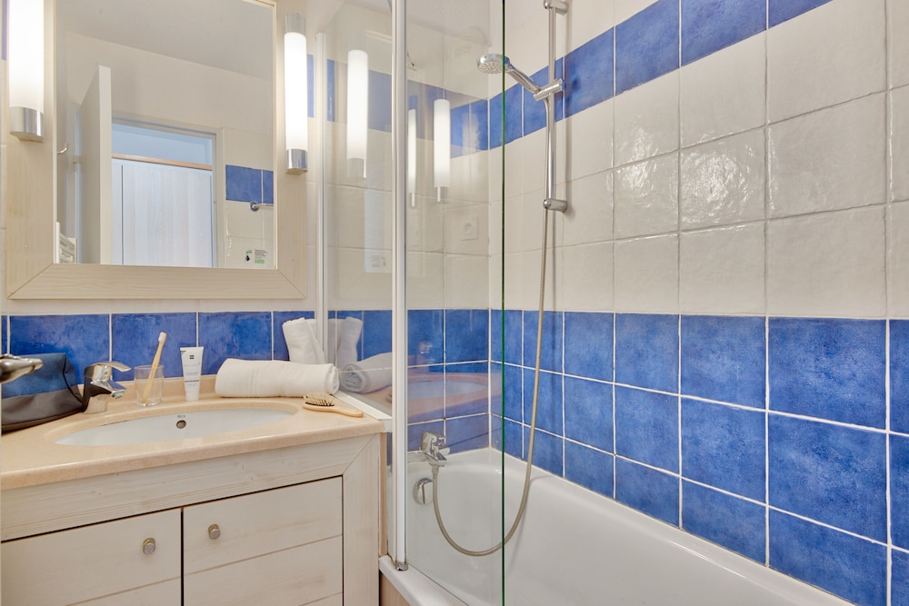STUDIO, KING BED, GARDEN VIEW, BALCONY OR TERRACE