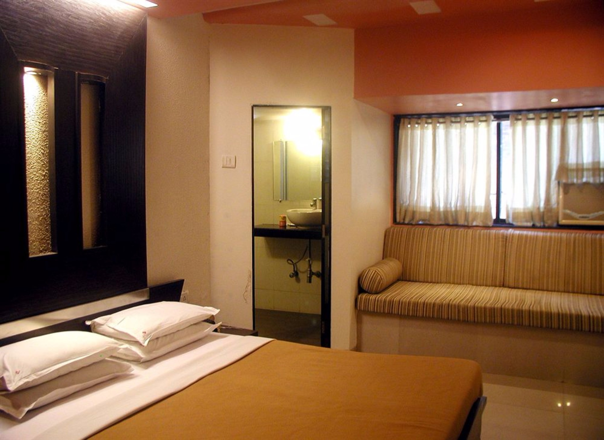 HOTEL SUPREME 15/26