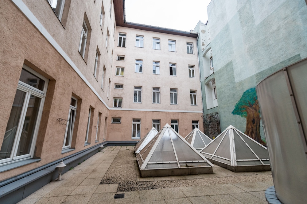 Star Hotel by Mellow Mood Hotels 44/45