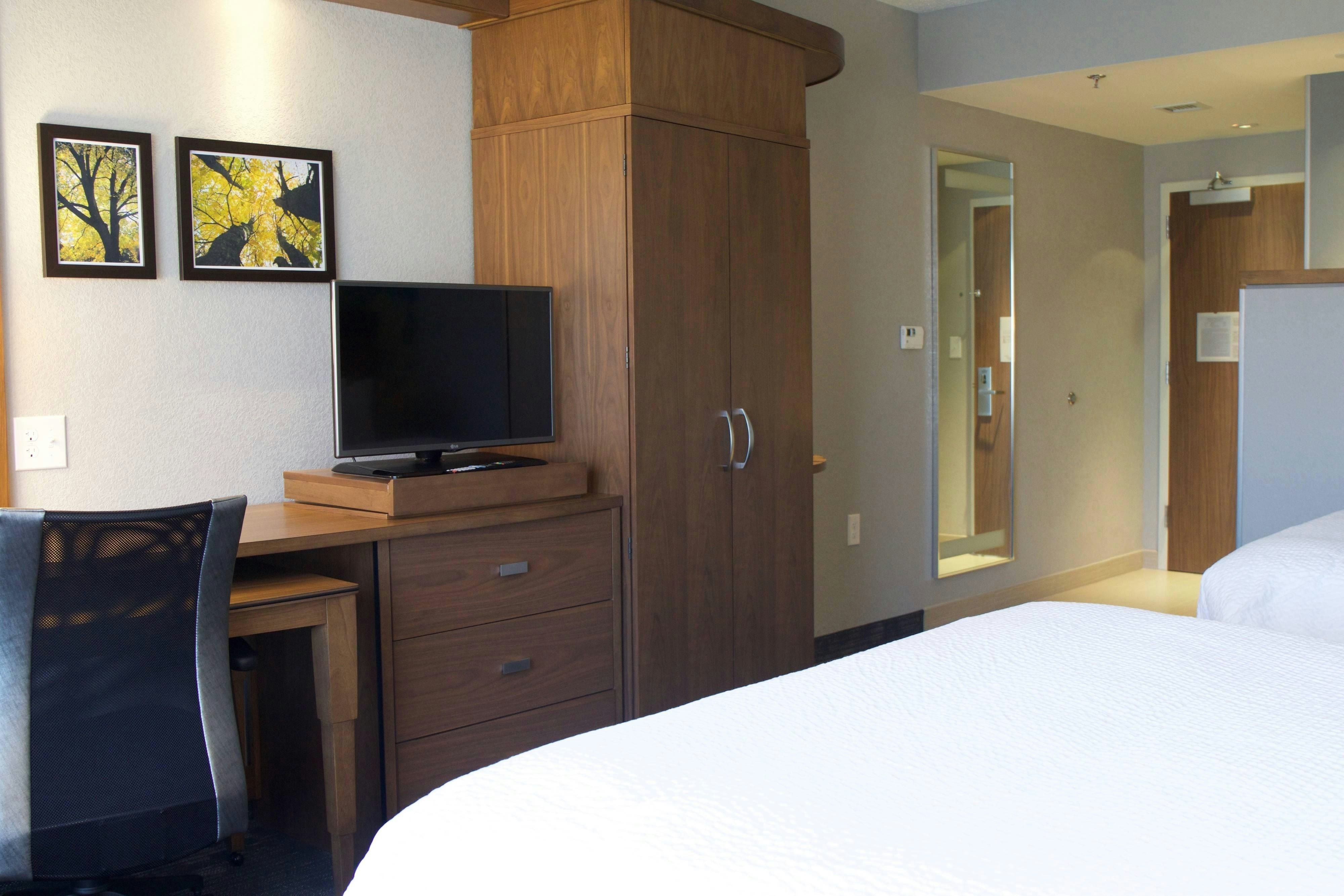 Courtyard by Marriott Asheville Airport 21/24