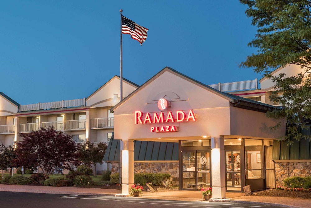 Ramada Plaza by Wyndham Portland 1/35
