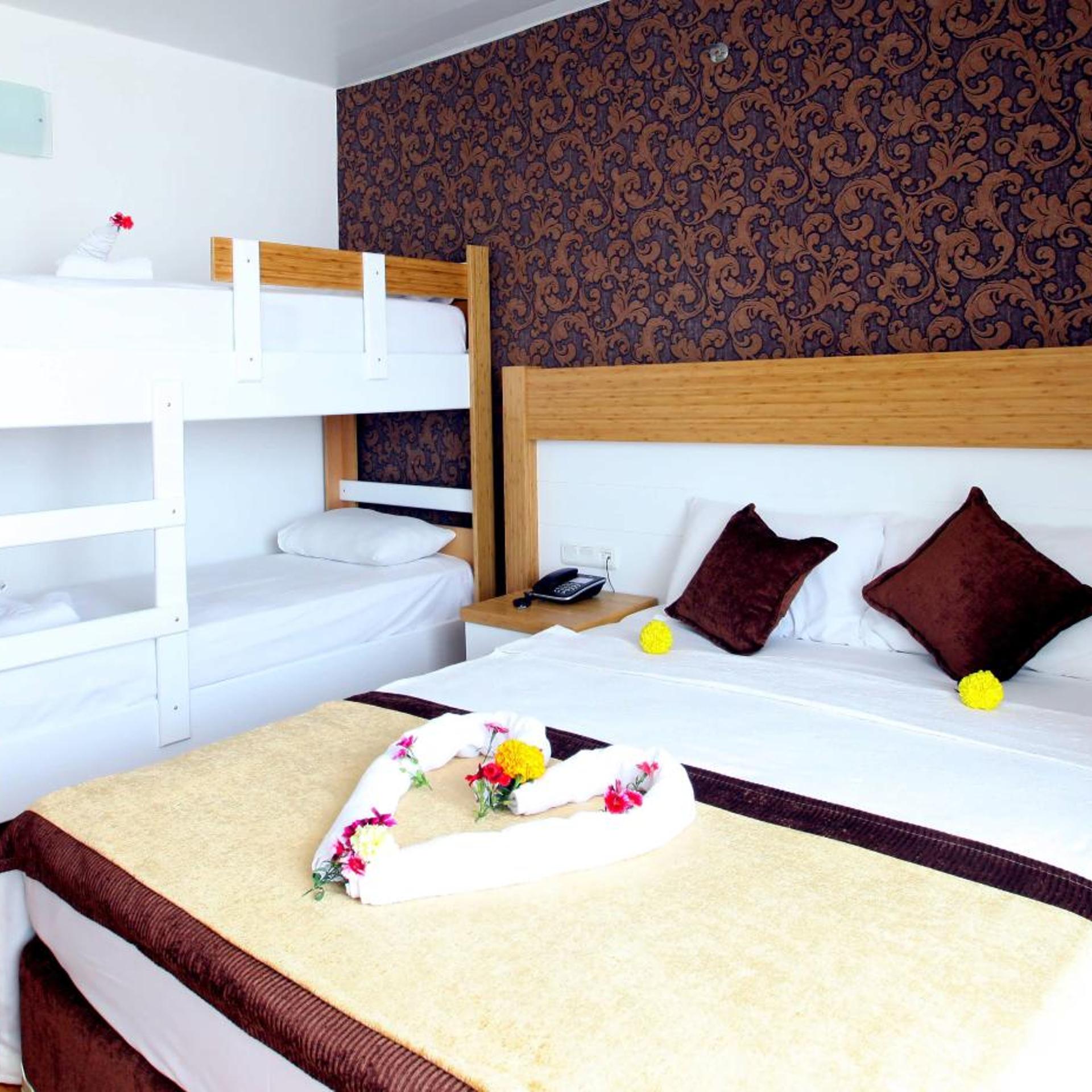 Room, Double or Twin Bed, Lateral Side Sea View