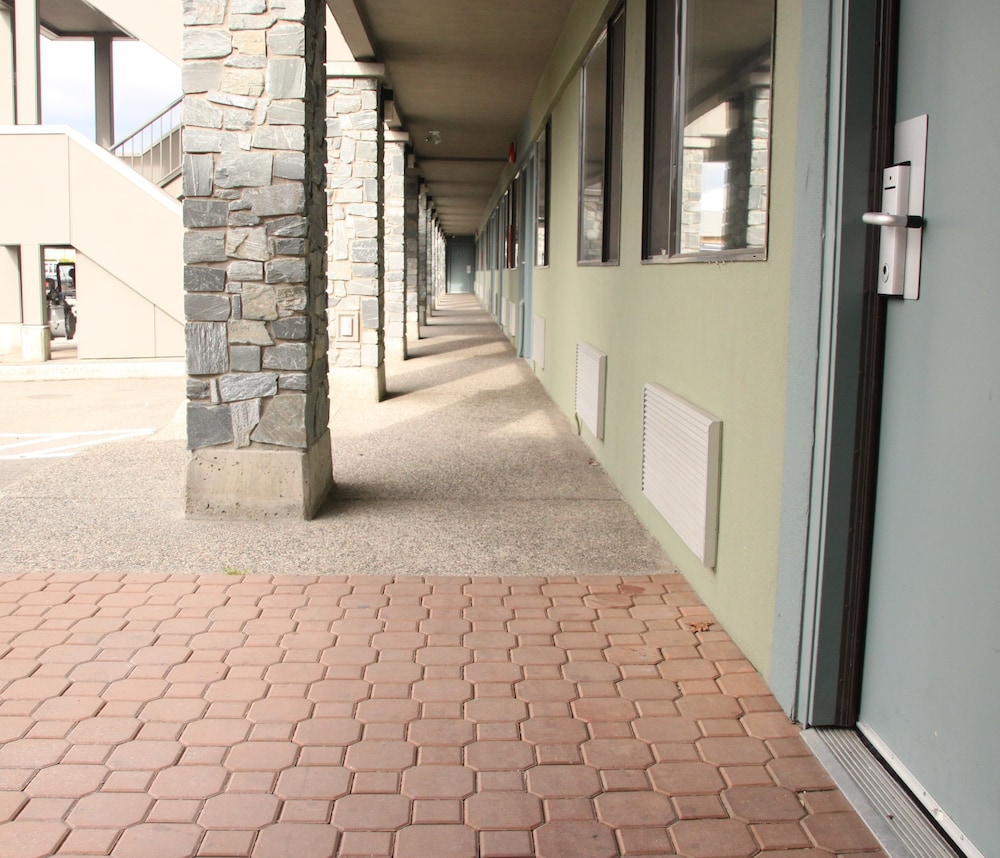 Accent Inn Kelowna 32/43