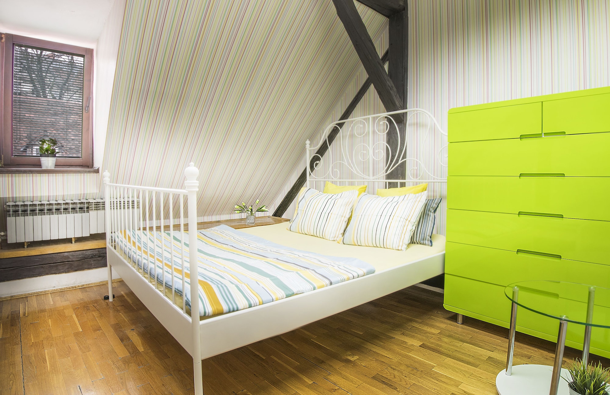 ROOM, DOUBLE BED, SHARED BATHROOM