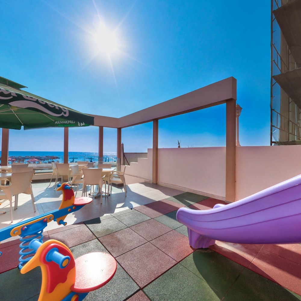 Flamingo Beach Hotel 21/35