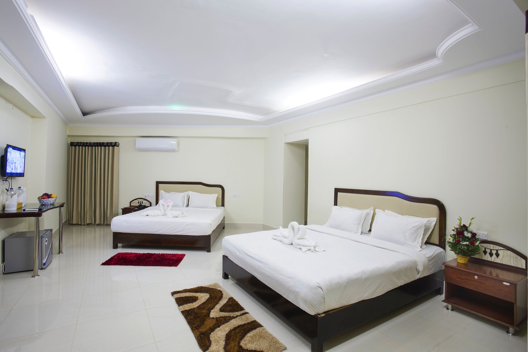 Deluxe, Triple, 1 Queen and 1 Single Bed