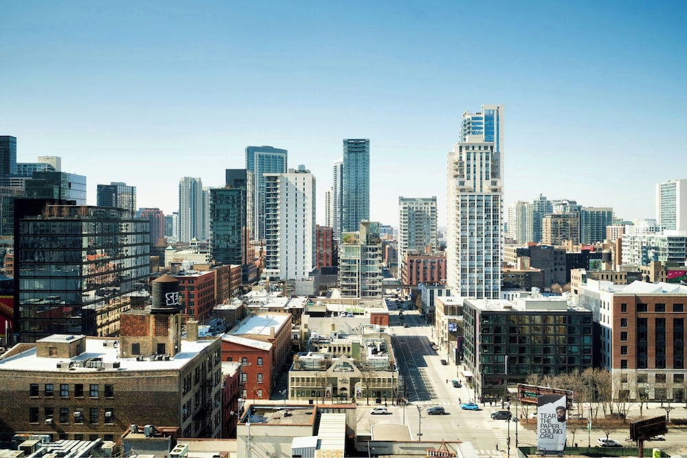 Aloft Chicago Downtown River North 46/49