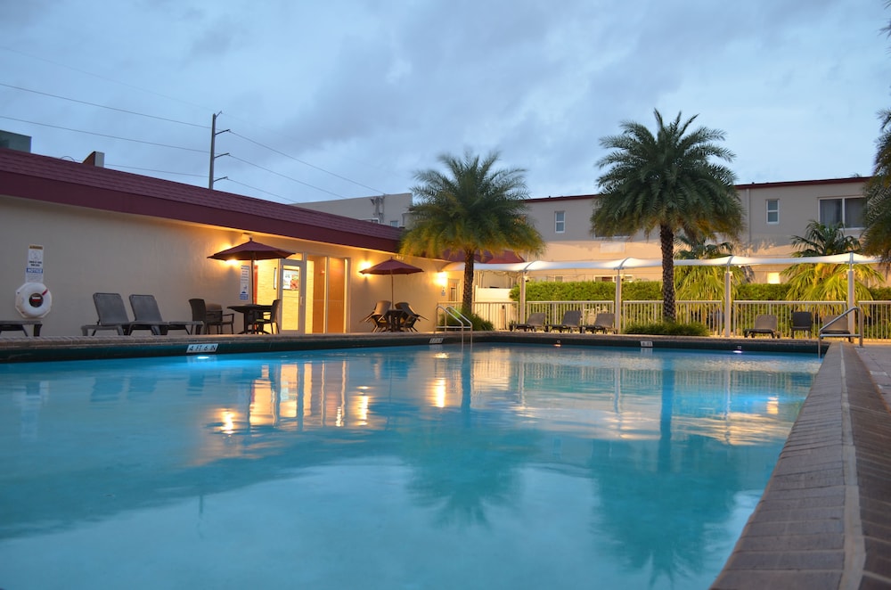 Ramada By Wyndham Miami Springs/Miami International Airport 7/48
