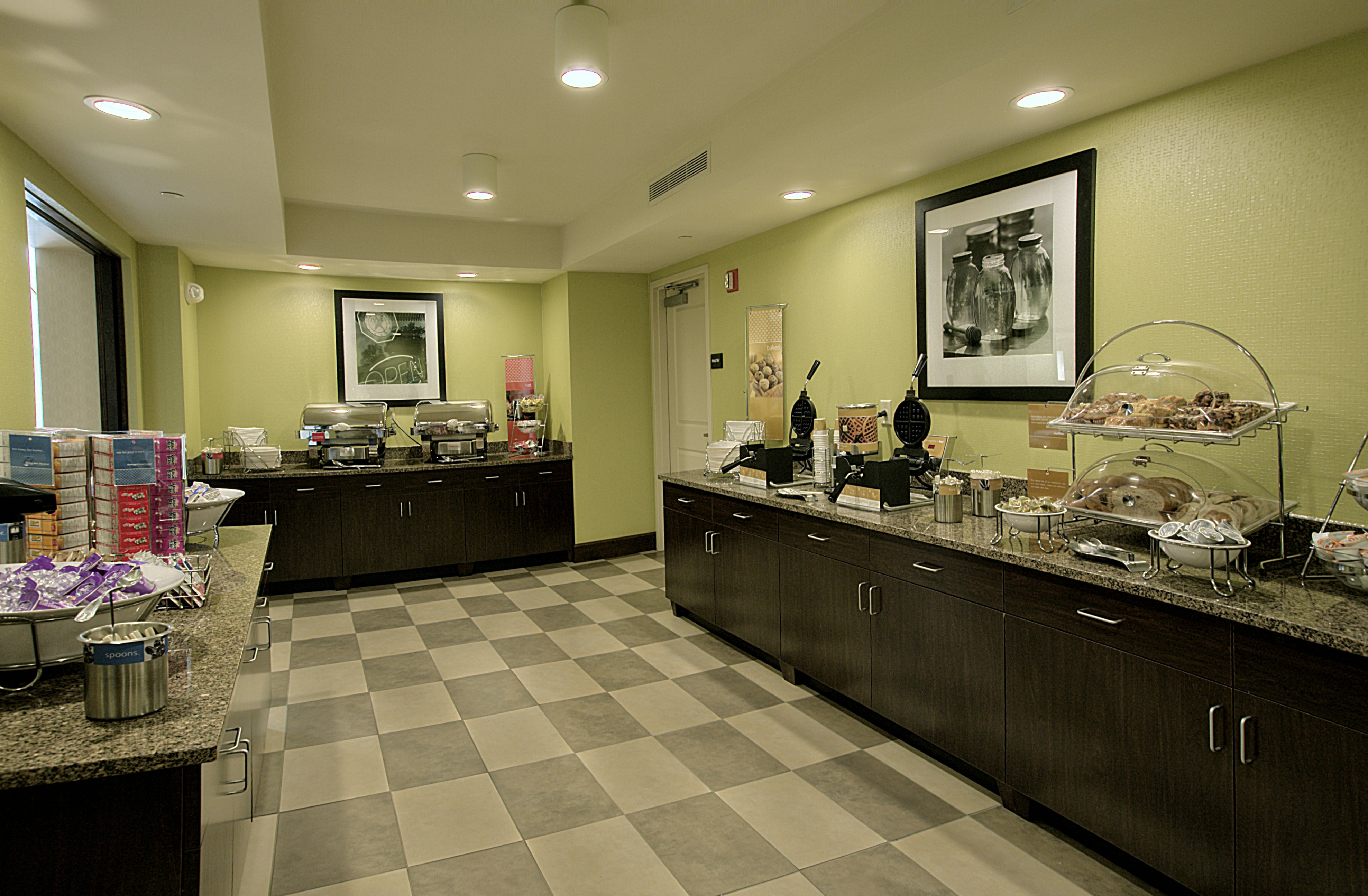 Hampton Inn Asheville Tunnel Road 12/63