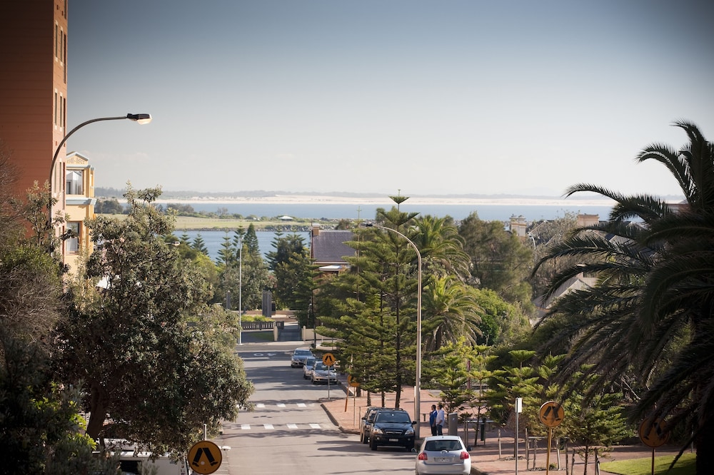 Novotel Newcastle Beach Hotel 71/73