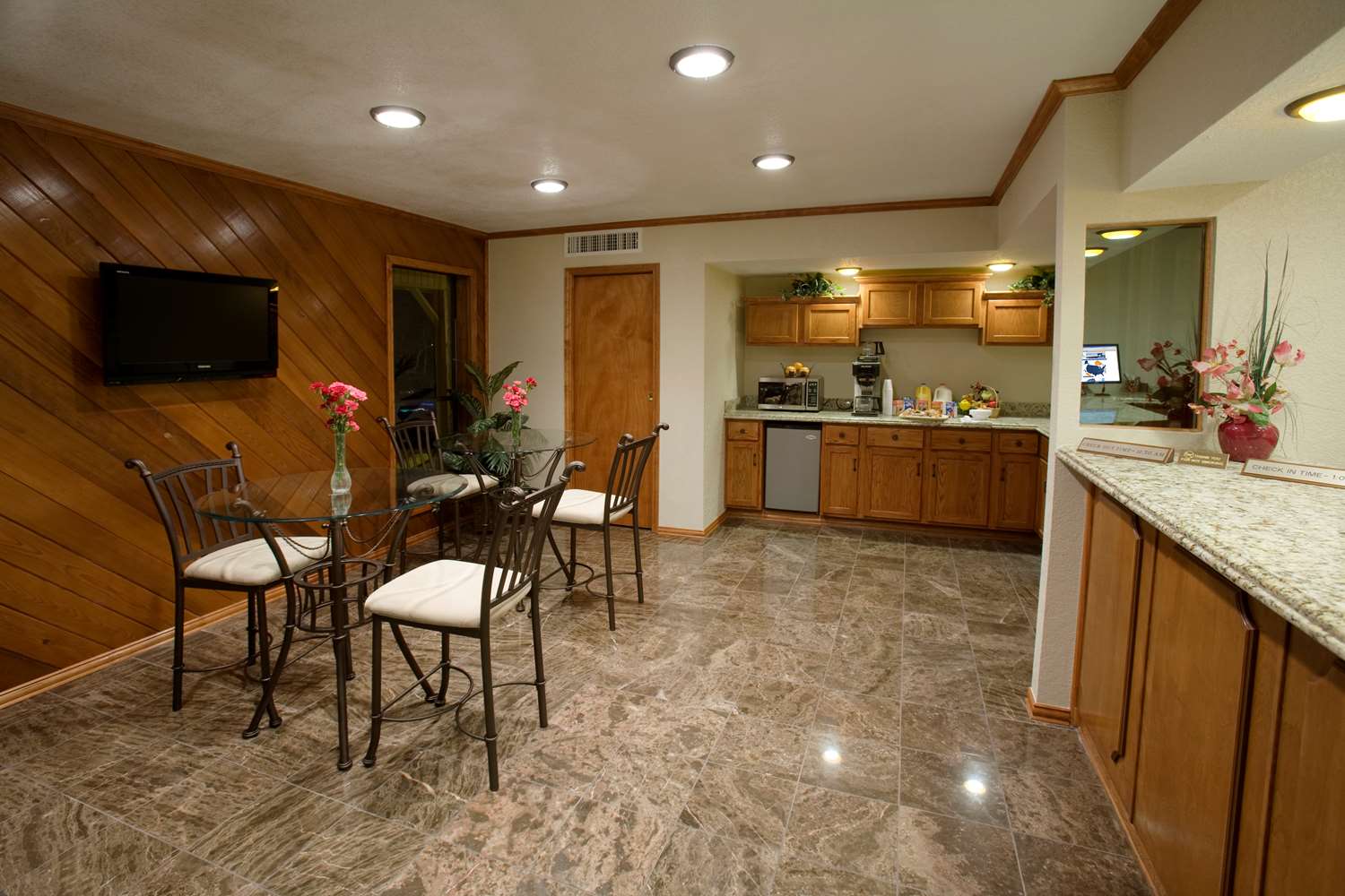 Americas Best Value Inn Edna 2/4