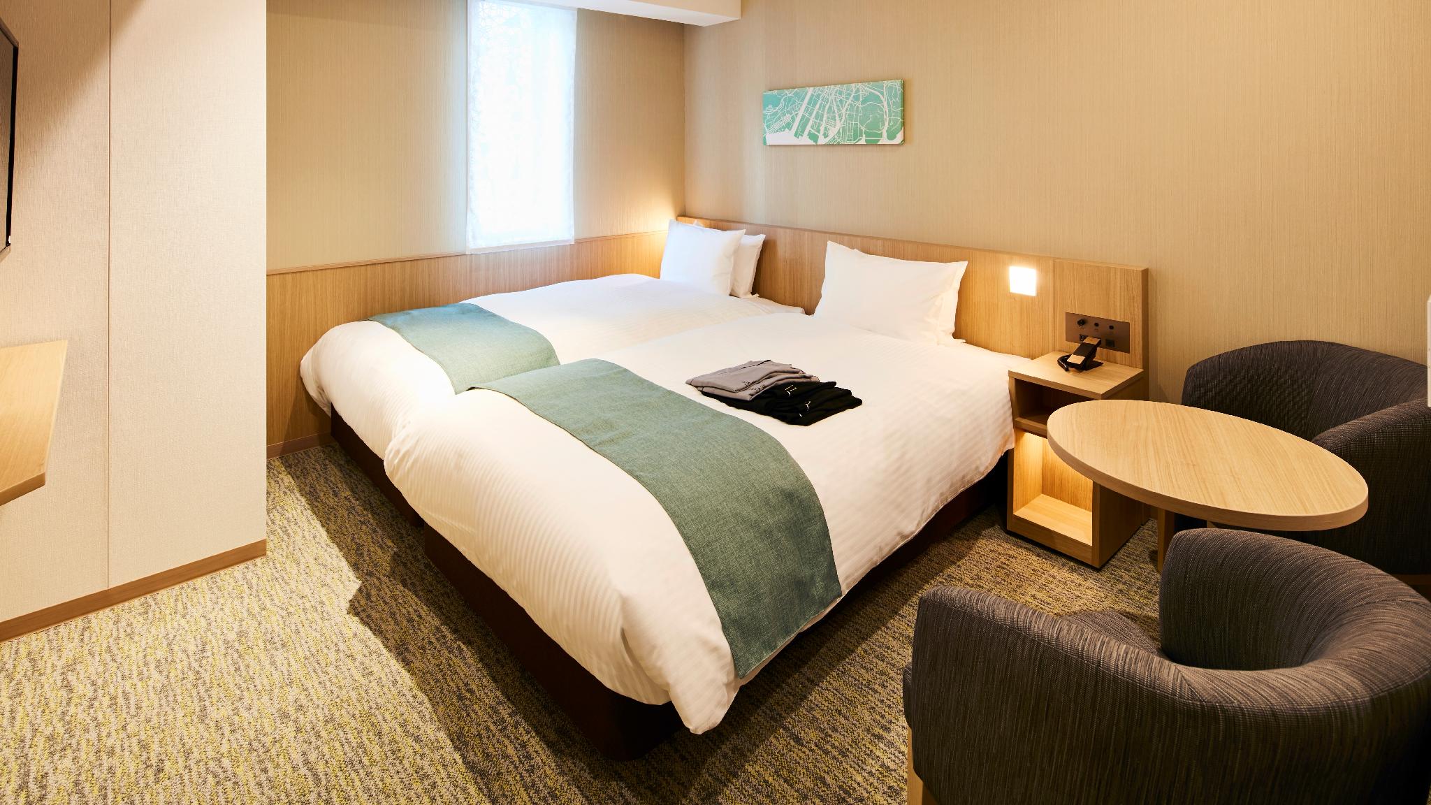 Universal, Hollywood, Standard, Twin Beds