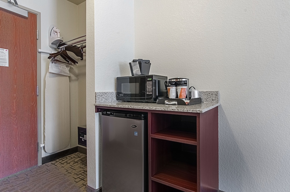 Cobblestone Inn & Suites - Guernsey 48/57