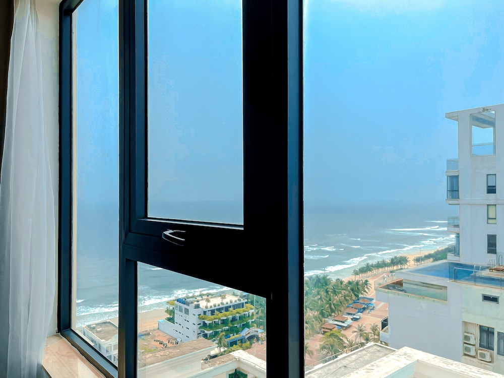 Paris Deli Danang Beach Hotel 74/80