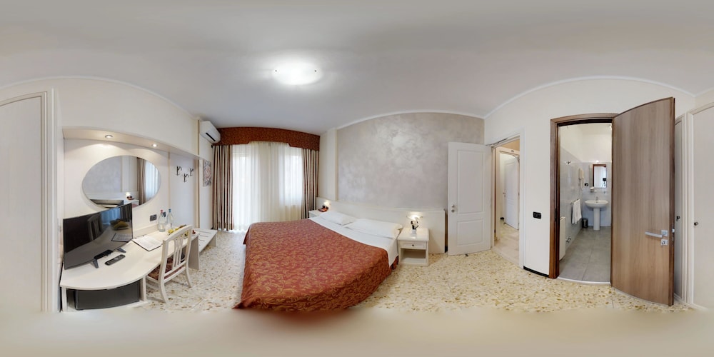 Gold Hotel 48/50
