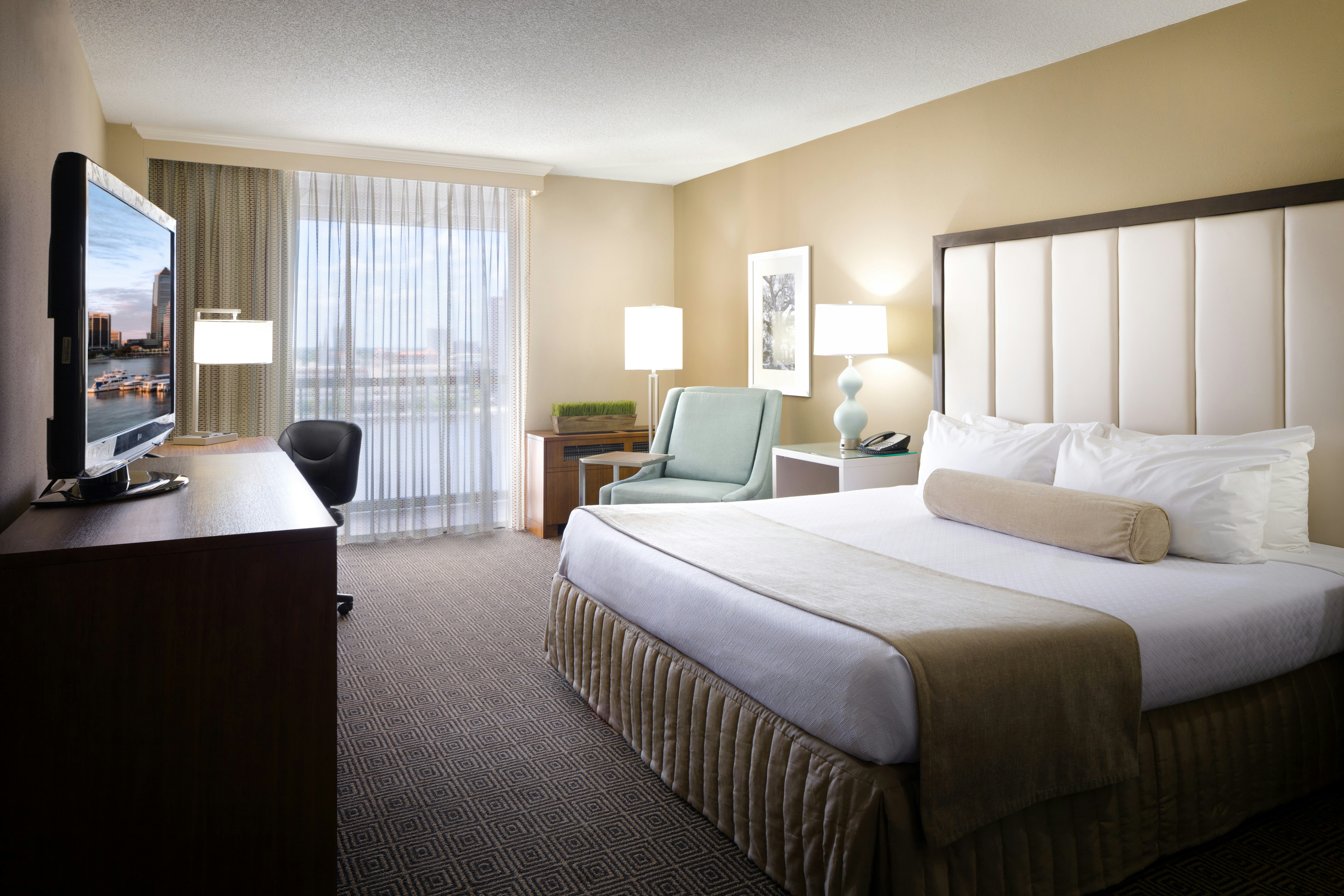 ROOM, KING BED, RIVER FRONT