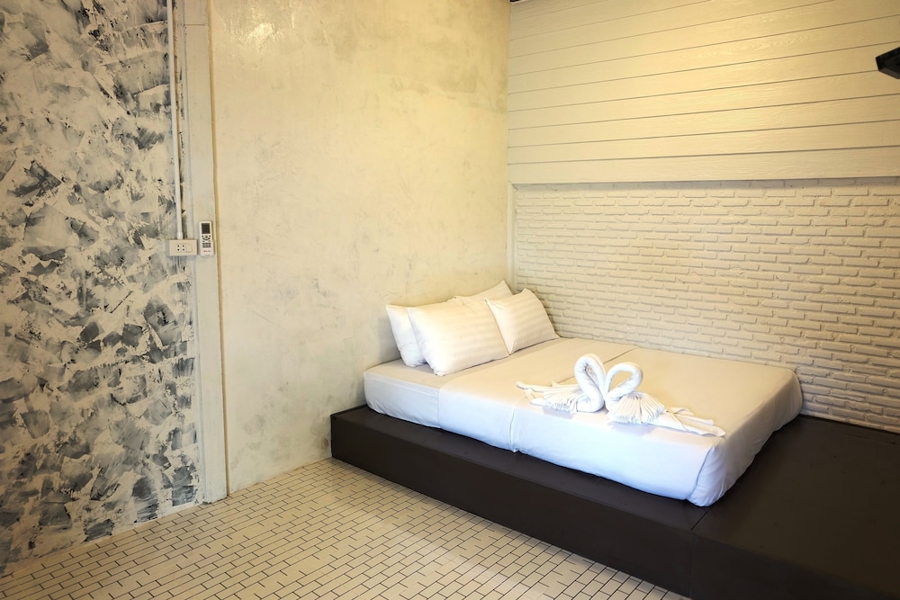 Baan Chompoo Homestay 8/35