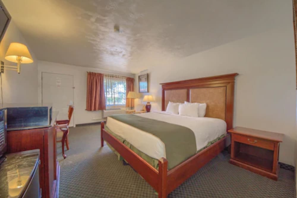 Americas Best Value Inn Uvalde 16/31