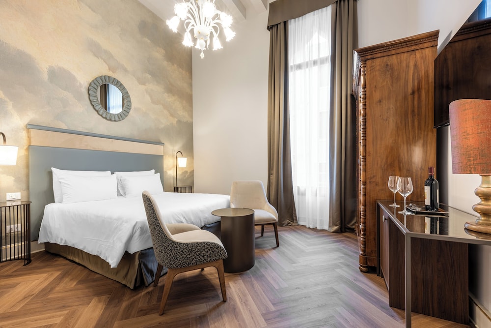 SUPERIOR, DOUBLE OR TWIN BED