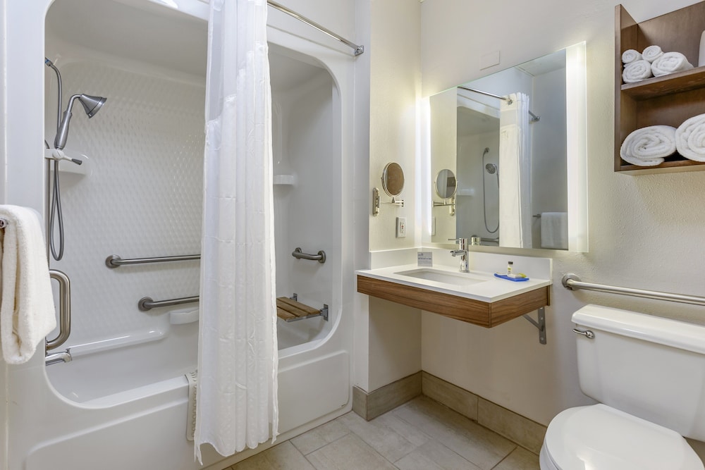 Holiday Inn Express Branson-Green Mountain Drive 28/72