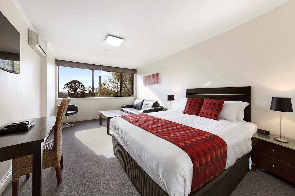 STANDARD, QUEEN BED