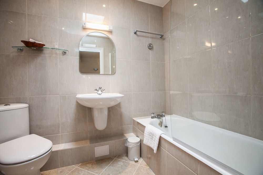 La Collinette Hotel 30/32