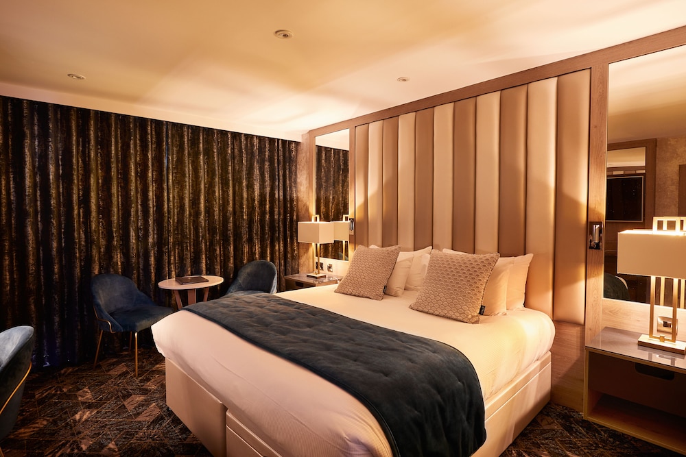SUPERIOR, DOUBLE OR TWIN BED