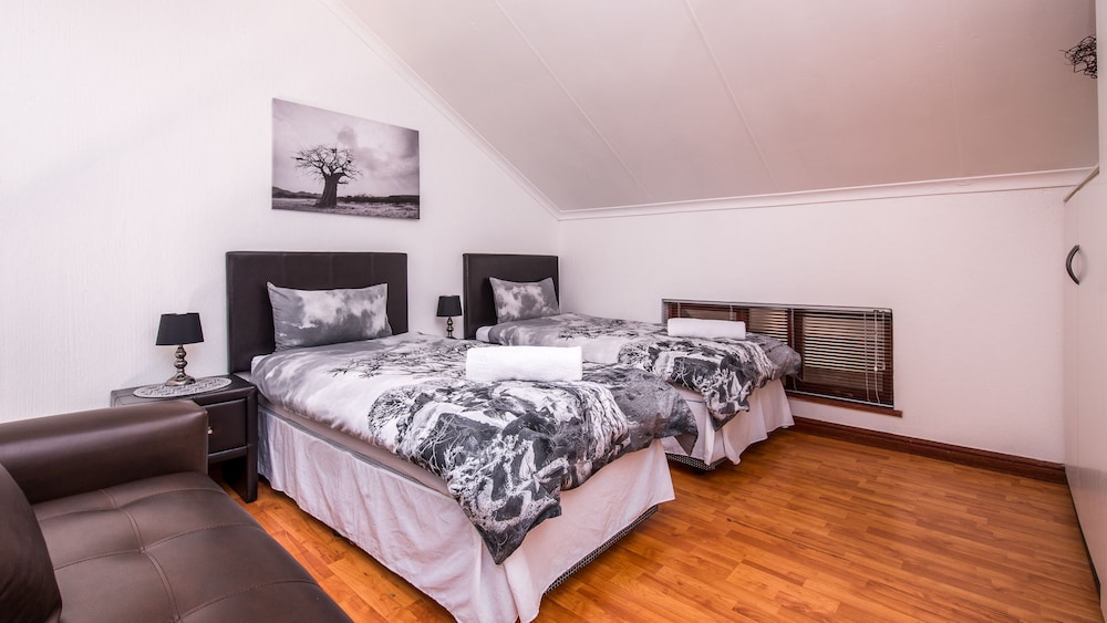 JoziStay Savannah Lodge Apartments - Honeydew 2/25