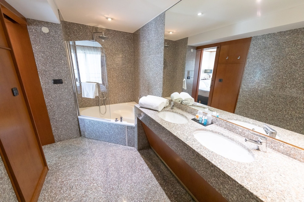 Hotel Goldstar Resort And Suites 48/50