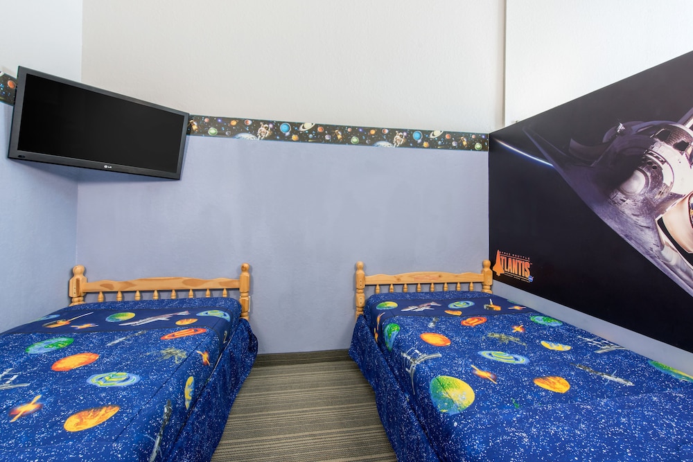 Country Inn & Suites by Radisson, Port Canaveral, FL 10/34