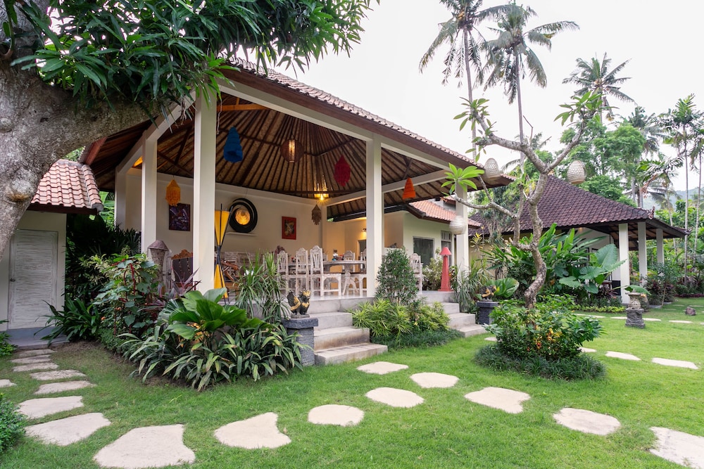 Utama Villas Beach Front Candidasa 7/38