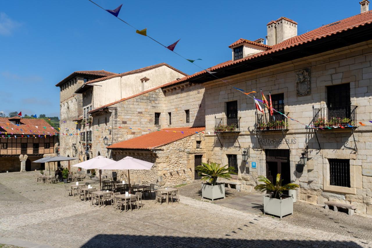 PARADOR DE SANTILLANA GIL BLAS 3/38