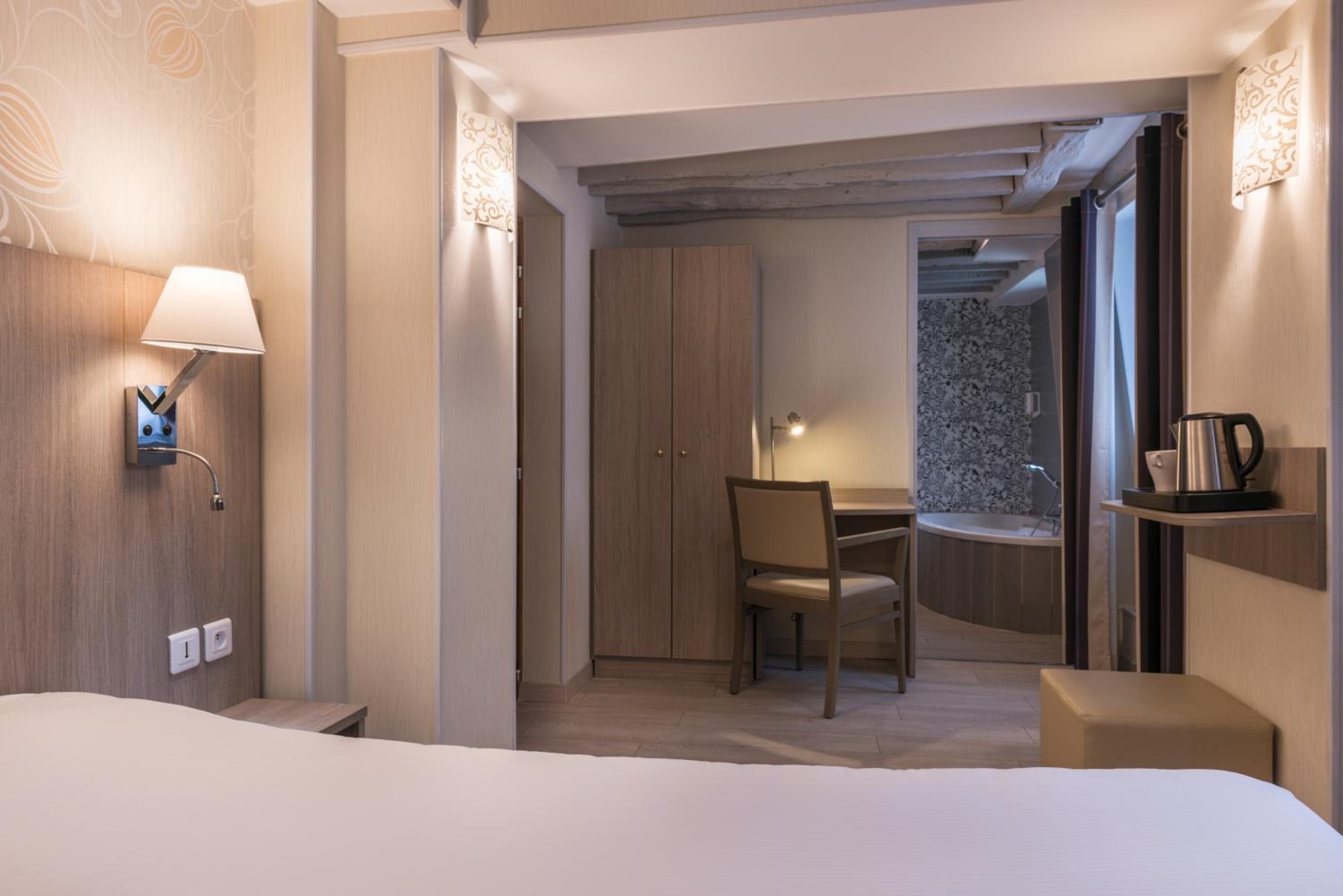 Louest Hotel 22/50
