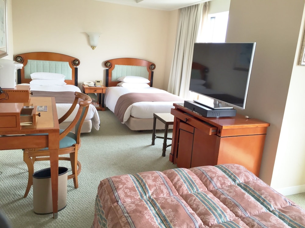 Deluxe Twin with 1 Extra Bed and 1 Sofa Bed
