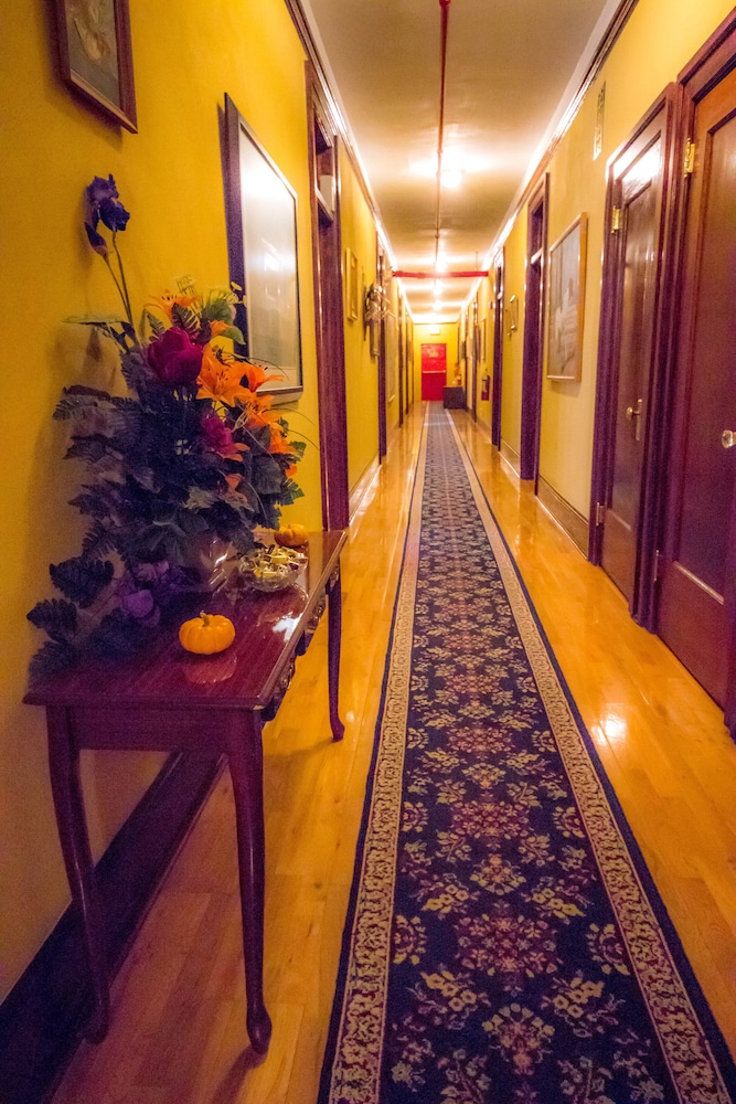Edgewater Hotel 41/50
