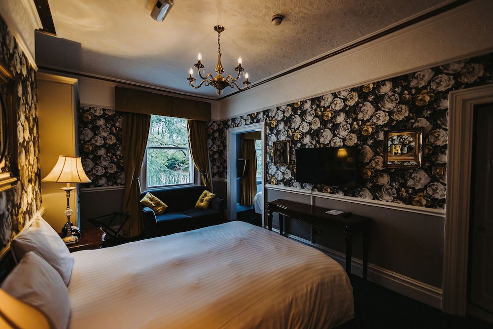 Brook Hall Hotel 16/66