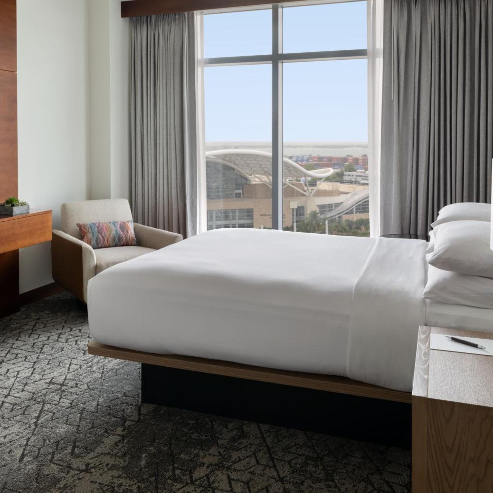 Presidential, Suite, King Bed, Bay View, Sofa, Jetted Tub