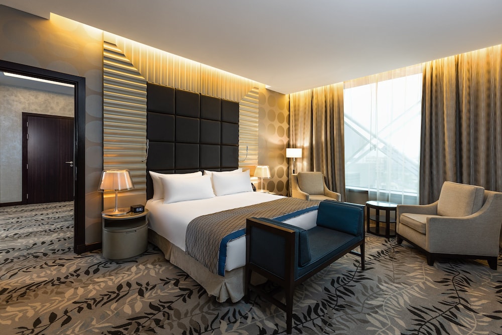 1 BEDROOM, SUITE, CITY VIEW