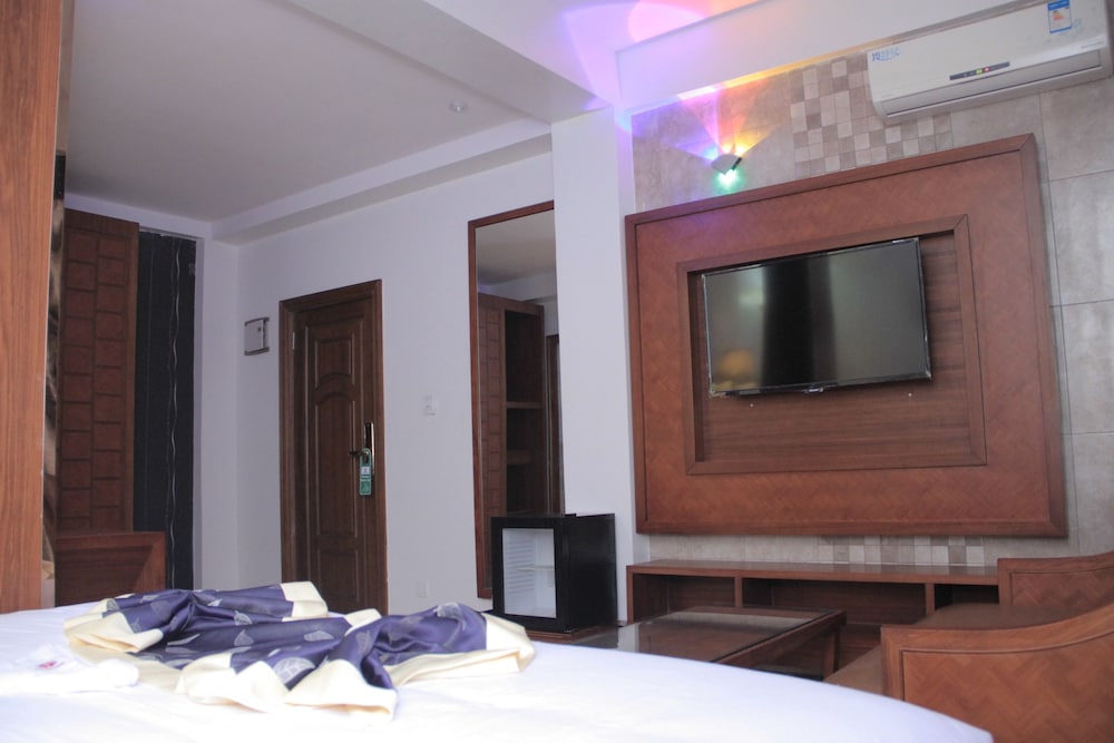 Zimbo Golden Hotel 31/37
