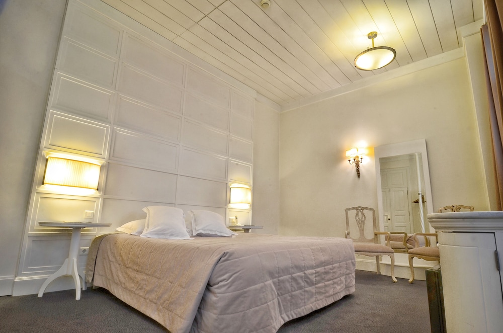 Kar-s Hotel 8/50