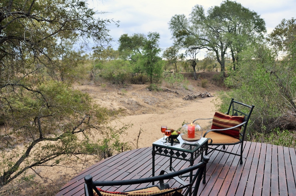 Hoyo-Hoyo Tsonga Lodge 14/68
