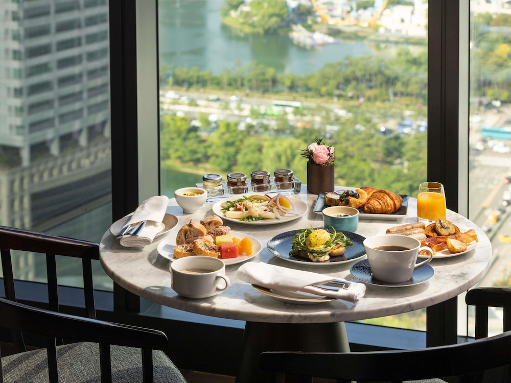 Sofitel Ambassador Seoul Hotel and Serviced Residences 56/71