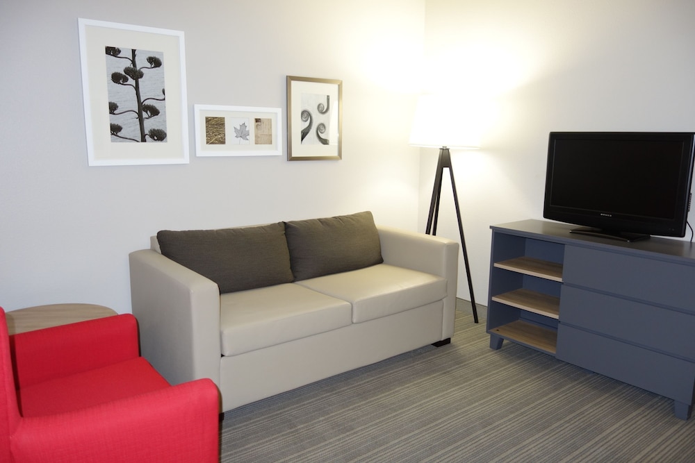 Country Inn and Suites by Radisson Coralville IA 18/26