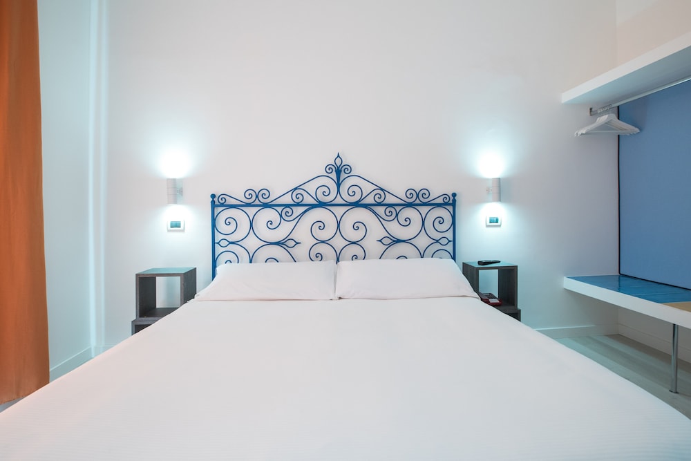 STANDARD, DOUBLE OR TWIN BED, SEA VIEW