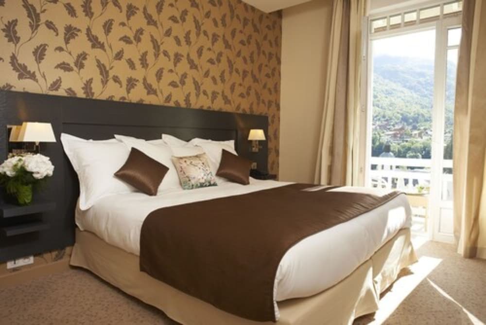 Golf Hotel 12/50
