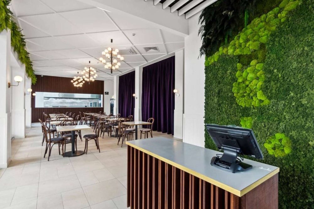 Ramada by Wyndham Hamilton City Center 10/50