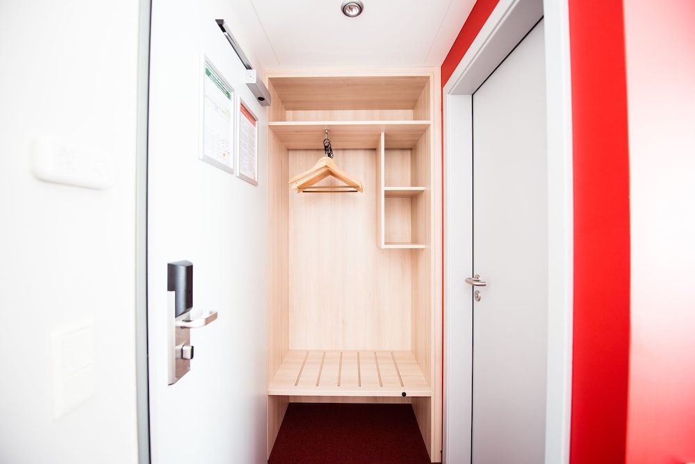 SERWAYS HOTEL WEISKIRCHEN 12/58